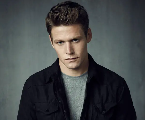 How tall is Zach Roerig?